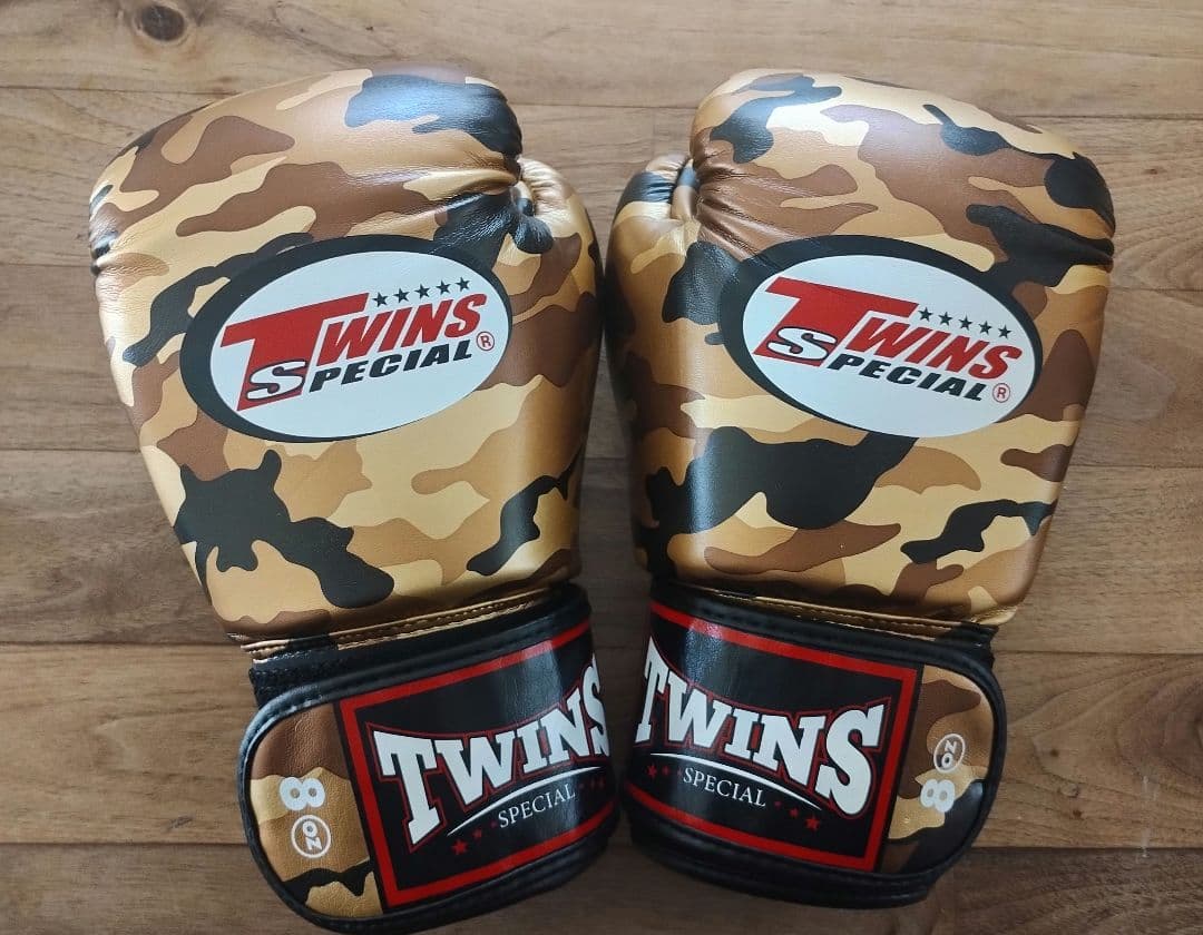 お値段変更致します☆Twins Special 迷彩ボクシンググローブ８オンス