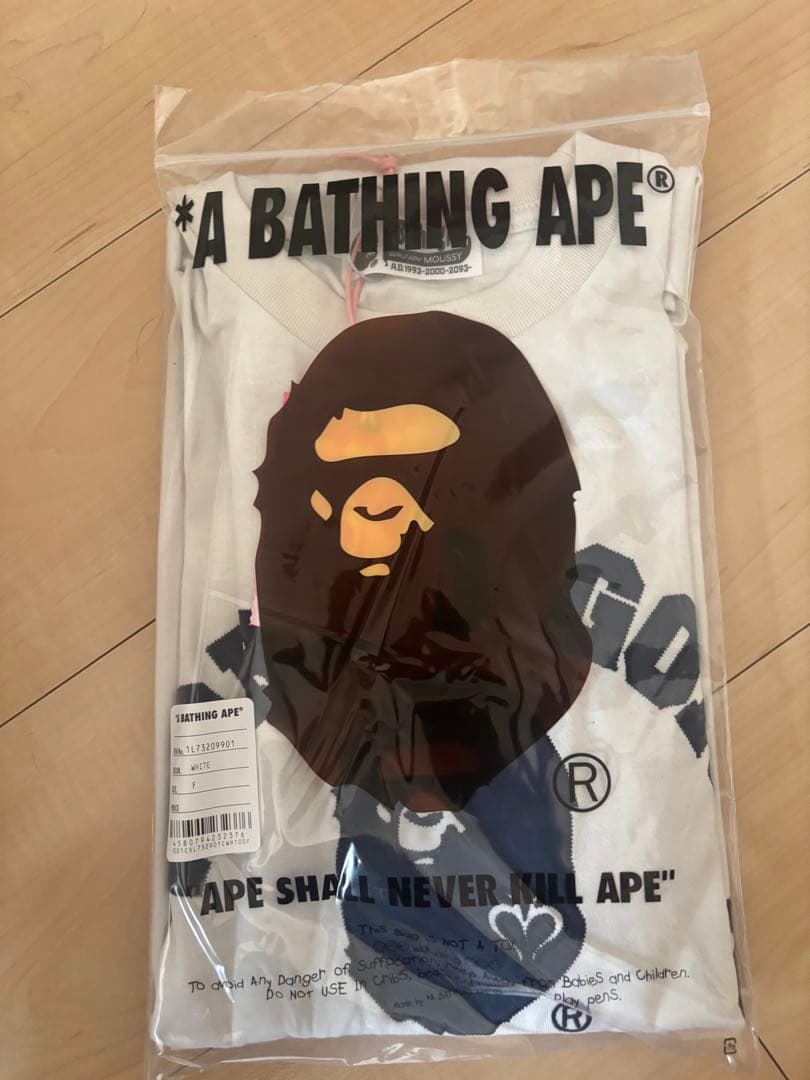 トップス A BATHING APE x MOUSSY College Patch Tee