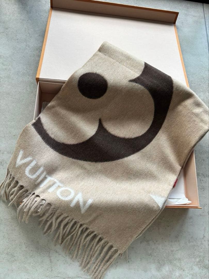 Louis Vuitton ロゴマフラー ベージュ