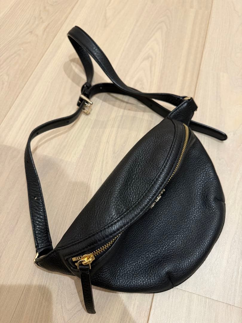 【美品】kate spade 黒 レザー ウエストポーチ