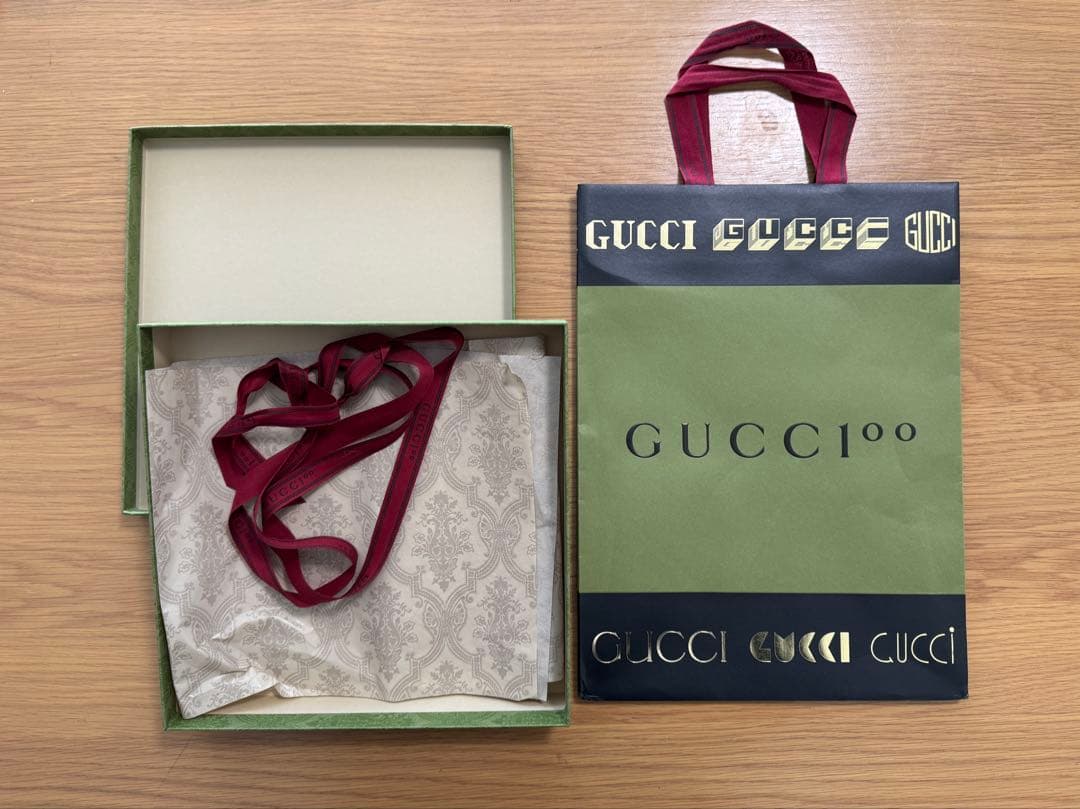 【箱・紙袋付き】GUCCI ホワイト バタフライパターン ストール