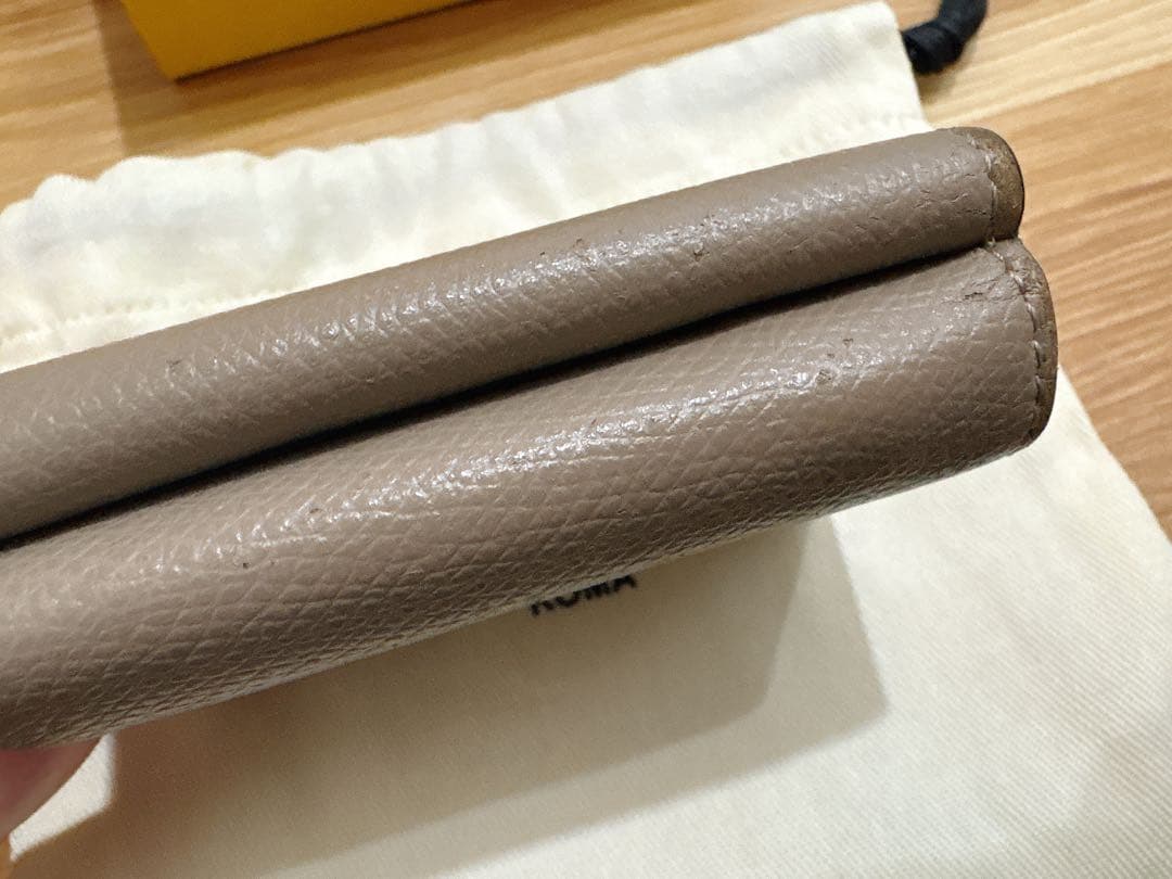 FENDI 三つ折り財布 グレージュ