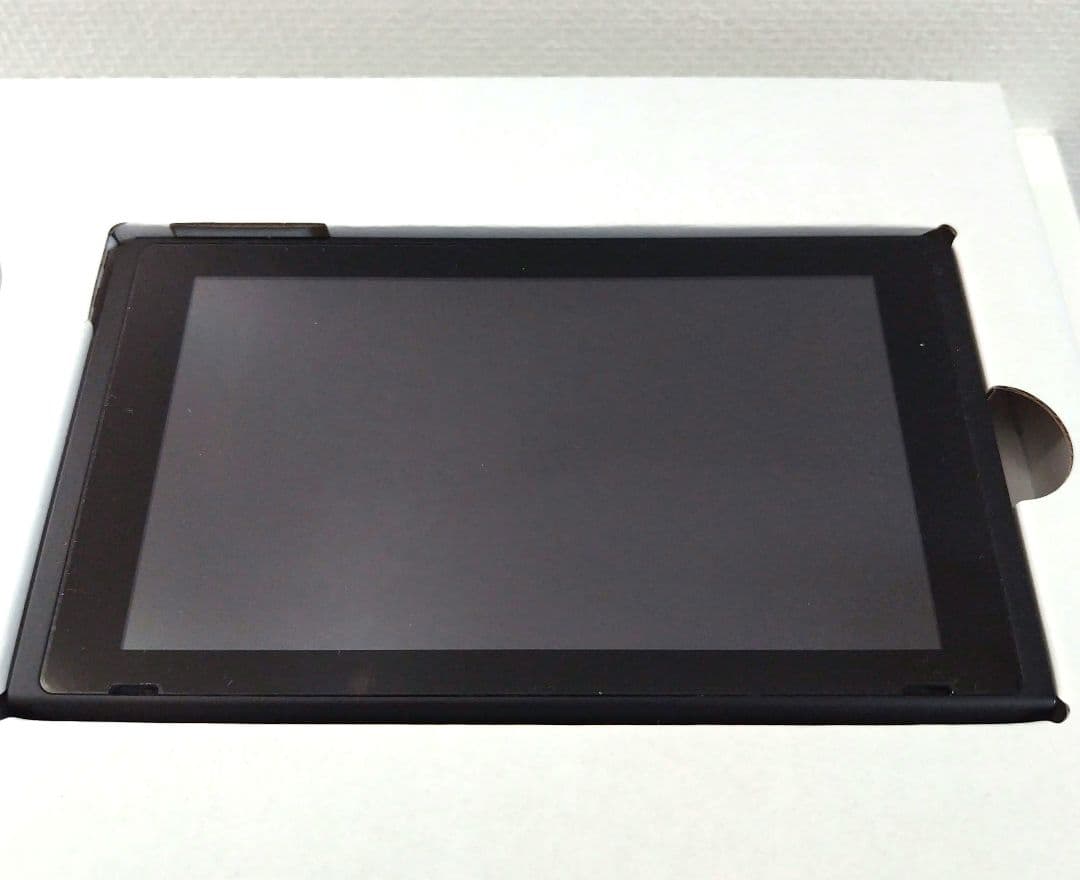 ☆箱あり☆NintendoSwitch　新型モデル　画面保護ガラスフィルム付