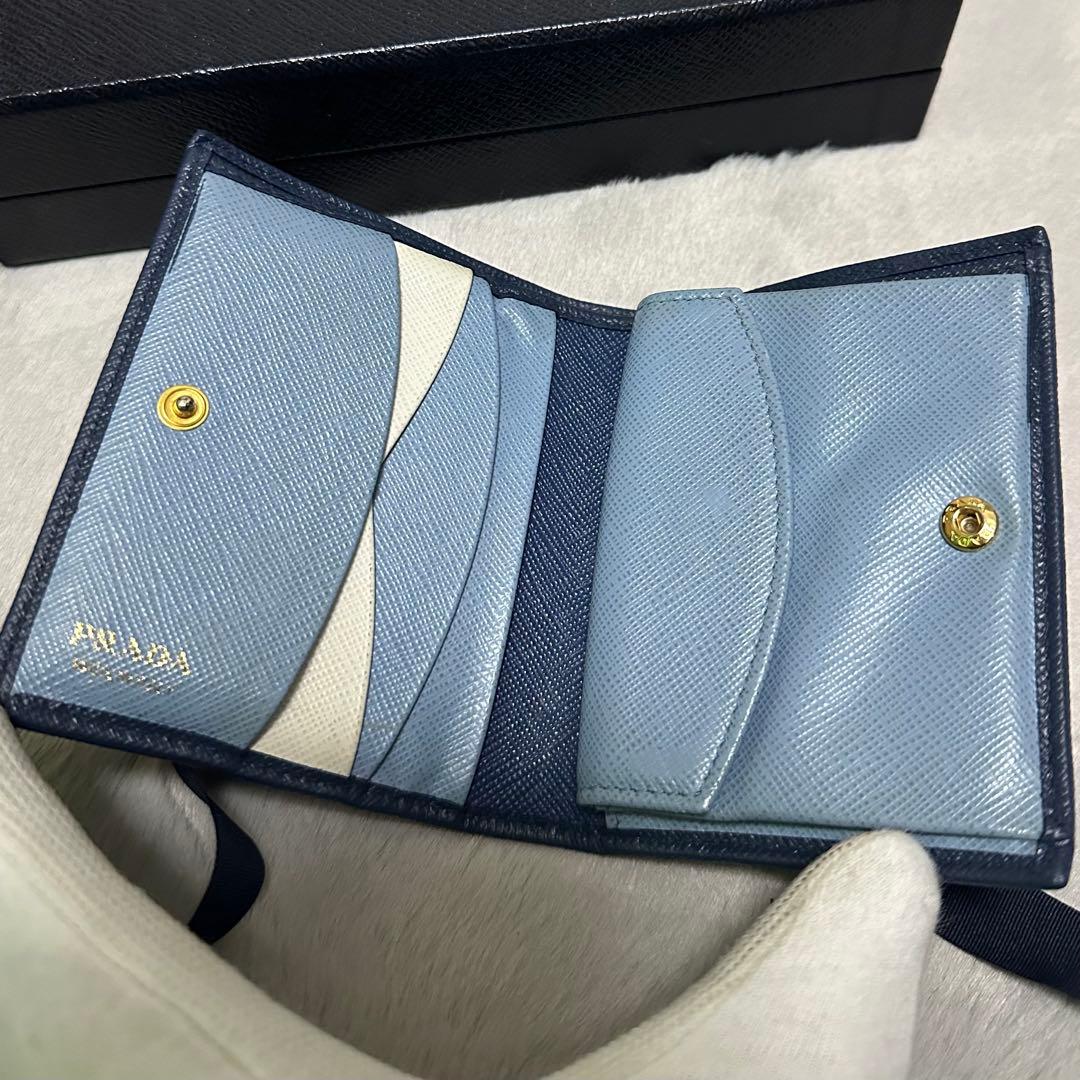 PRADA プラダ　折り財布　マルチカラー　ブルー　ロゴ金具　サフィアーノレザー