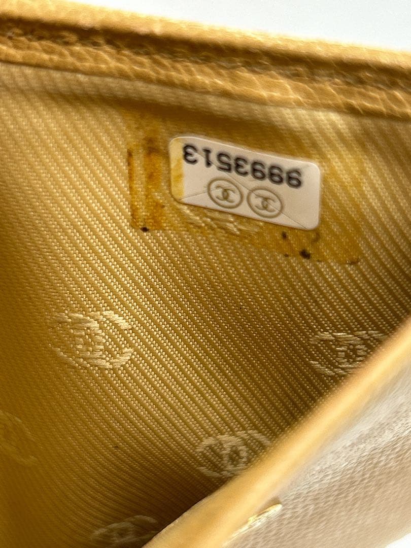 良品✨　シャネル　シリアル有　折り財布　イエロー　レザー　ココボタン/714