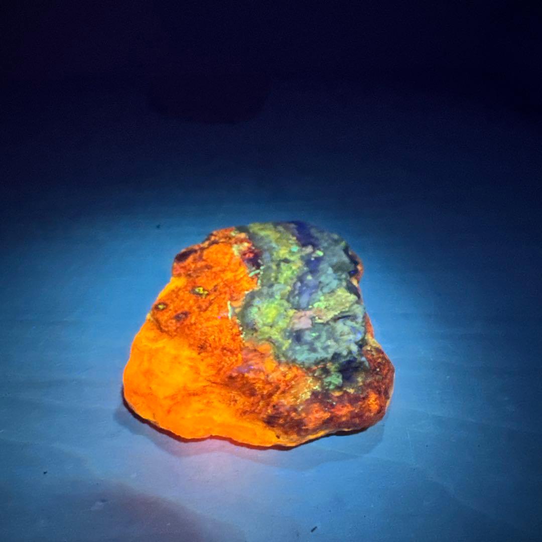 【松田様 ご検討品】北海道石　然別オパール　蛍光オパール 123ｇ