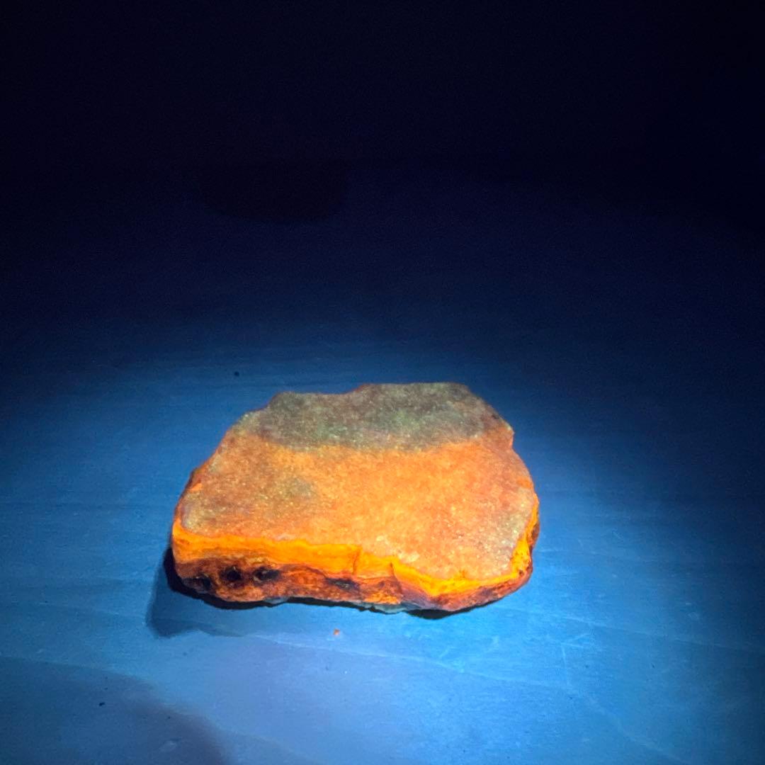 【松田様 ご検討品】北海道石　然別オパール　蛍光オパール 123ｇ