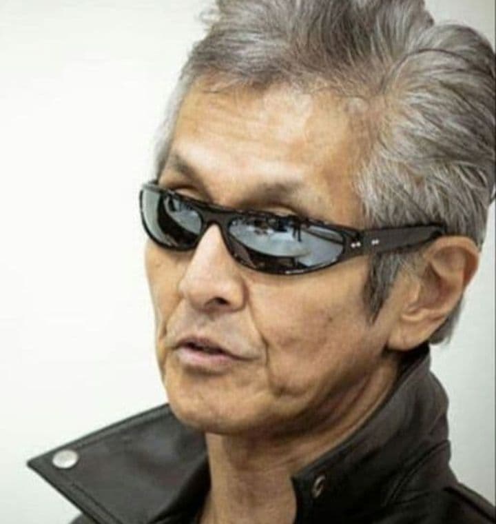 新品。横浜銀蝿 Johnnyタイプキャッツアイサングラス黒&ミラー2セット