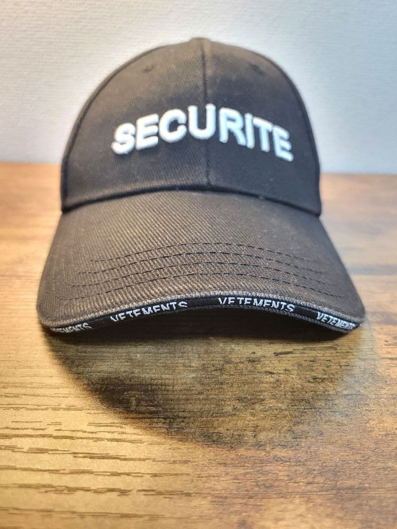 VETEMENTS キャップ