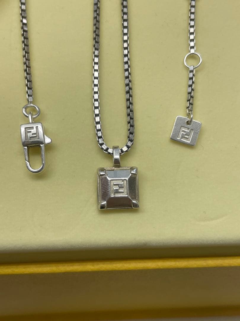 FENDI シルバー チェーンネックレス