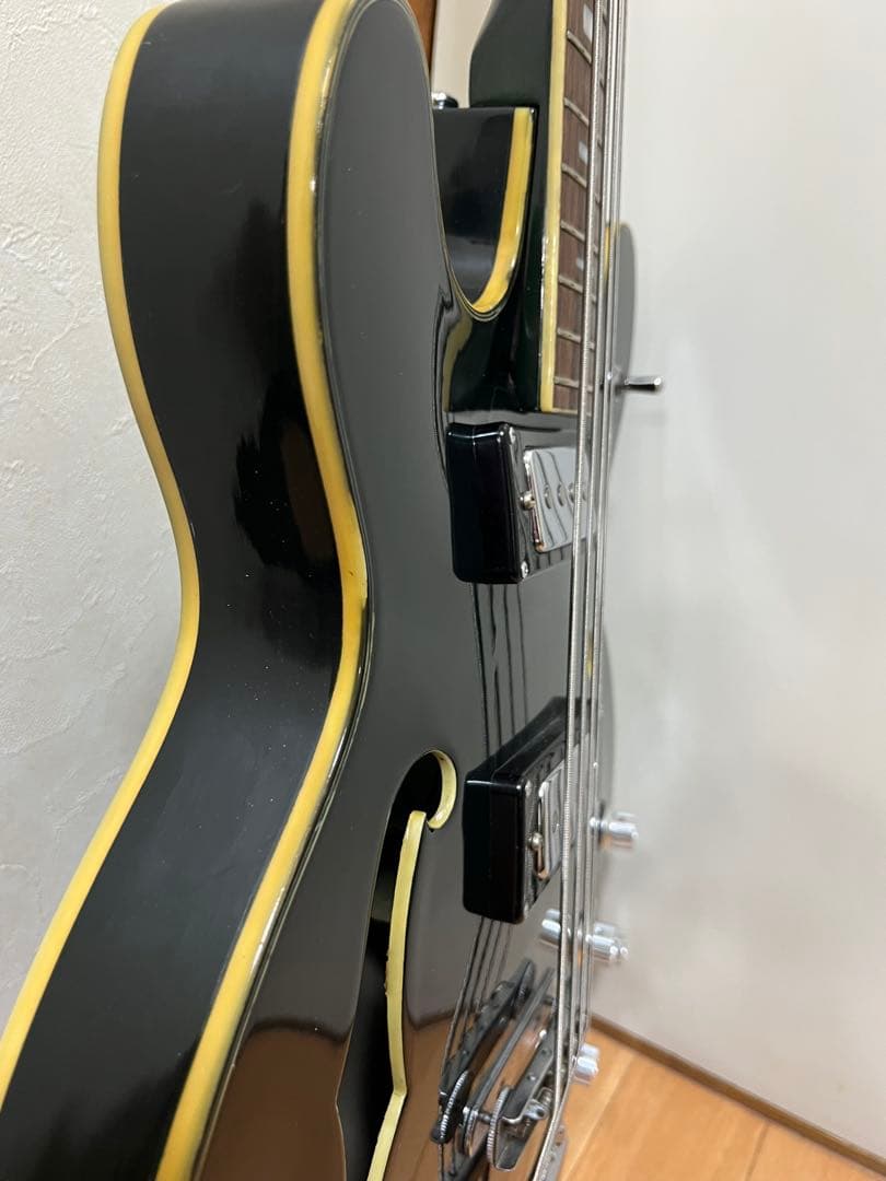 Burns AG-4？ エレキベース ダークグリーン