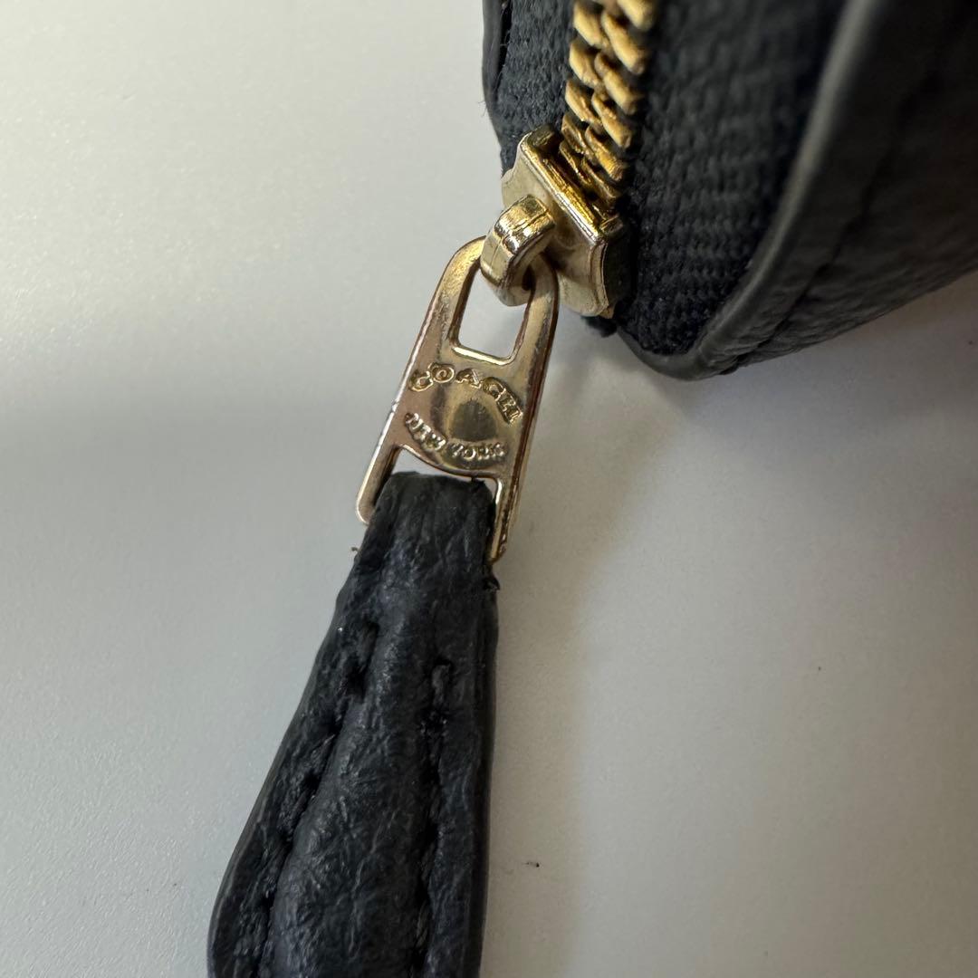 未使用　日本未発売　COACH ネイビー 二つ折り財布　スモール ジップ