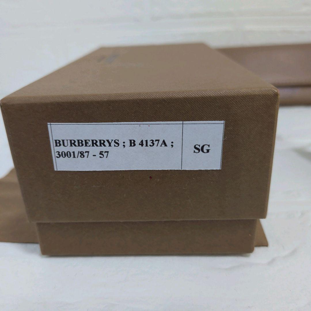 箱付き極美品✨️　現行モデル　BURBERRY　サングラス　ノバチェック
