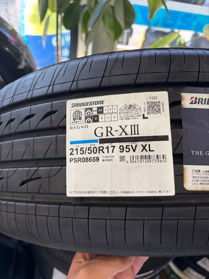 タイヤ・ホイール BRIDGESTONE REGNO GR-XIII 215/50R17