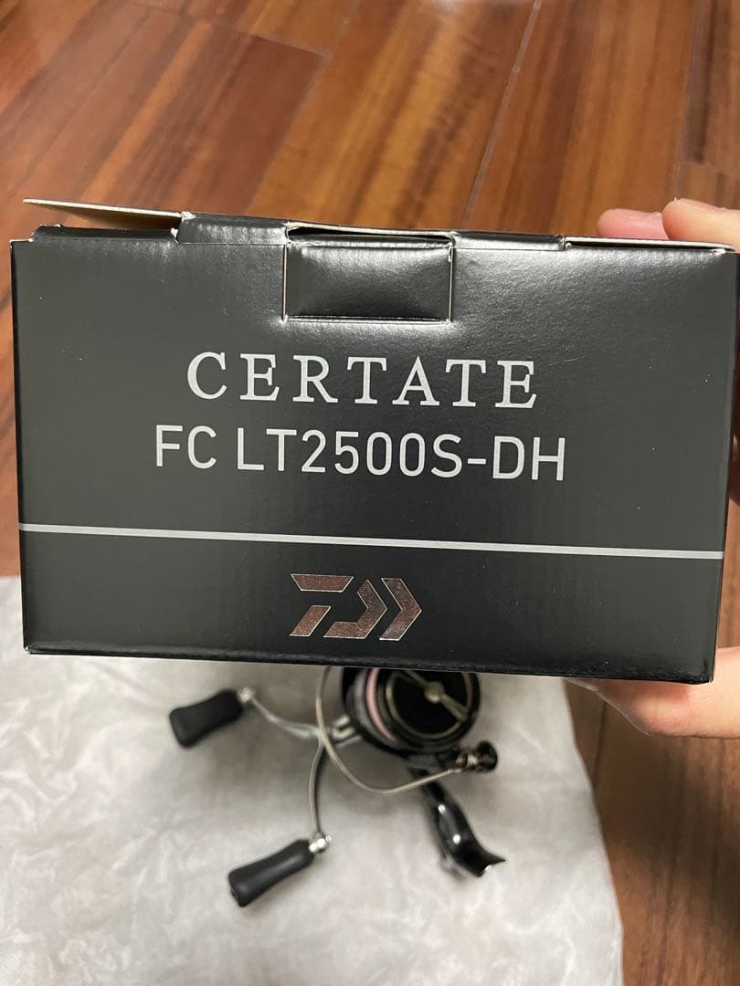 DAIWA 24CERTATE LT 2500S-DH スピニング 専用です