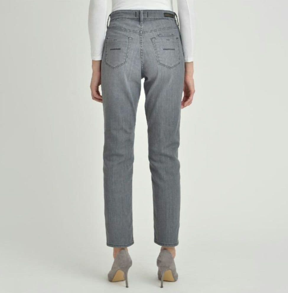 【新品未使用】ヤヌークRUTH Slim Tapered 24