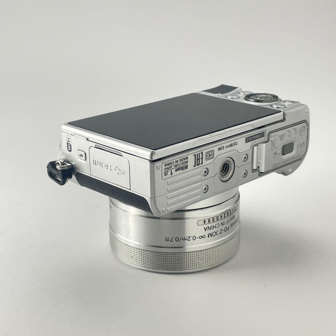 【良品・返品保証】Nikon1 J5シルバー 標準ズームレンズキット