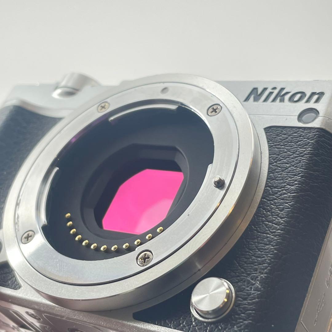 【良品・返品保証】Nikon1 J5シルバー 標準ズームレンズキット