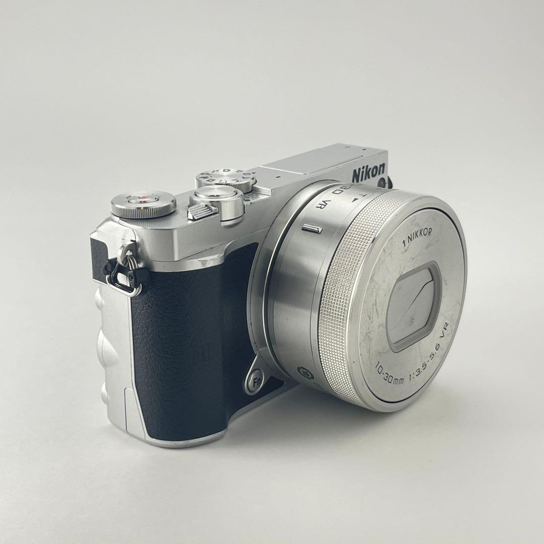【良品・返品保証】Nikon1 J5シルバー 標準ズームレンズキット