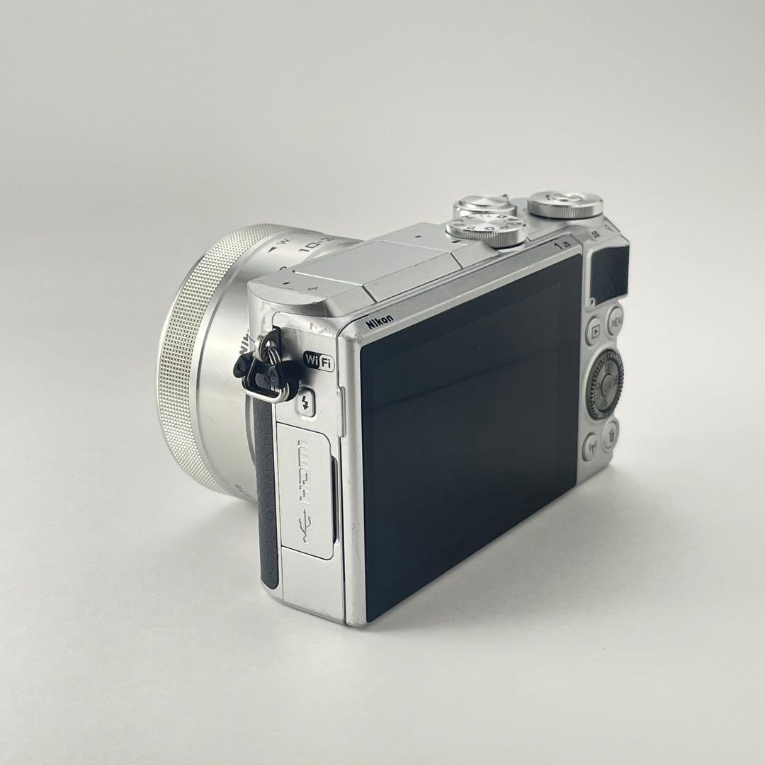 【良品・返品保証】Nikon1 J5シルバー 標準ズームレンズキット