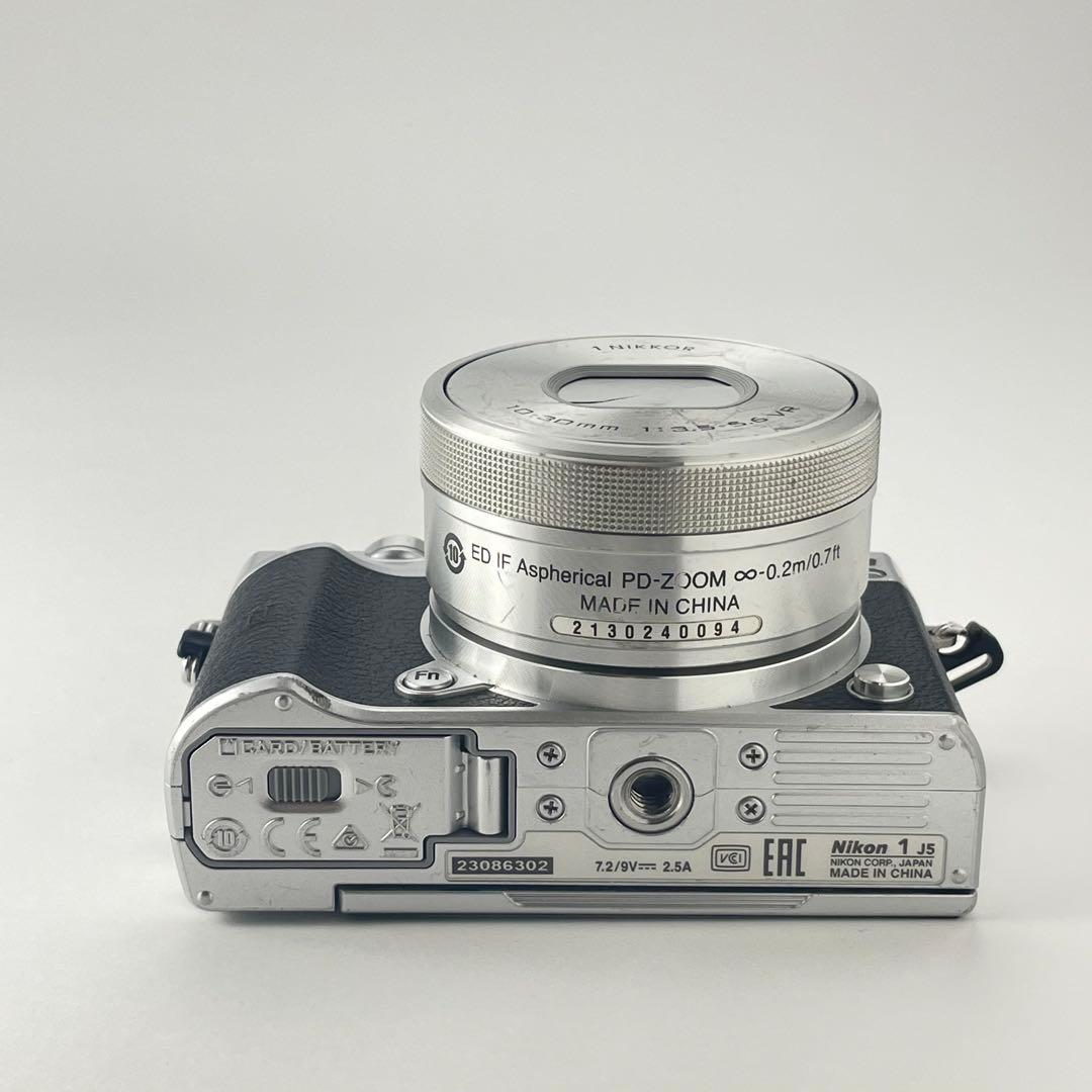 【良品・返品保証】Nikon1 J5シルバー 標準ズームレンズキット