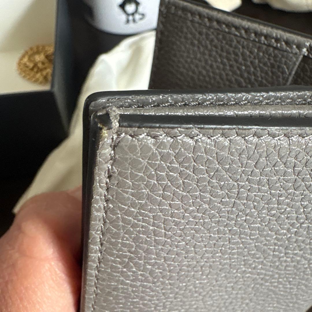 GUCCI グレー 二つ折り財布 GGロゴ