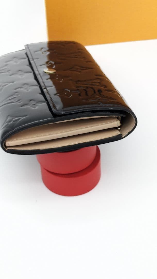 LOUIS VUITTON ブラック エナメルモノグラム二つ折り財布