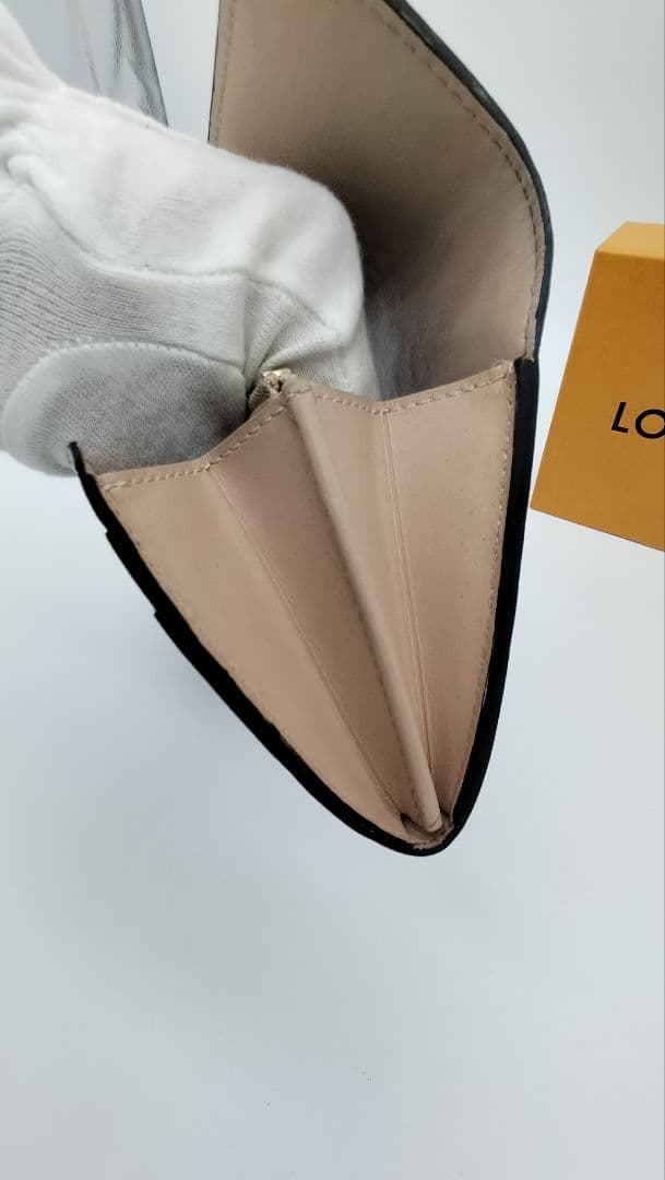 LOUIS VUITTON ブラック エナメルモノグラム二つ折り財布