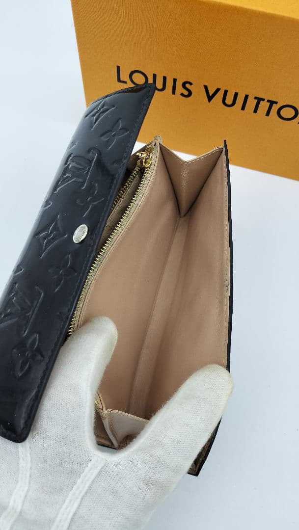 LOUIS VUITTON ブラック エナメルモノグラム二つ折り財布