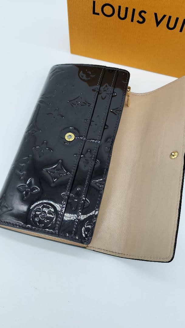 LOUIS VUITTON ブラック エナメルモノグラム二つ折り財布