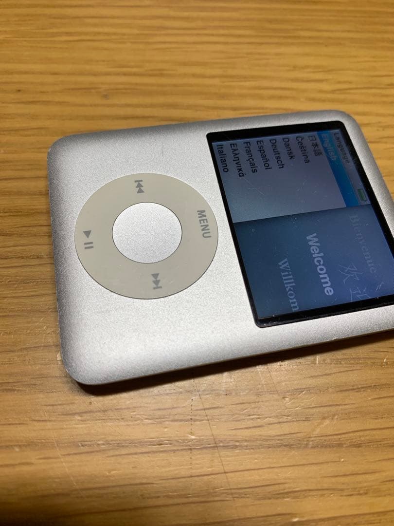 iPod nano シルバー 4GB 第3世代 動作確認済 ナノ ケーブル付き