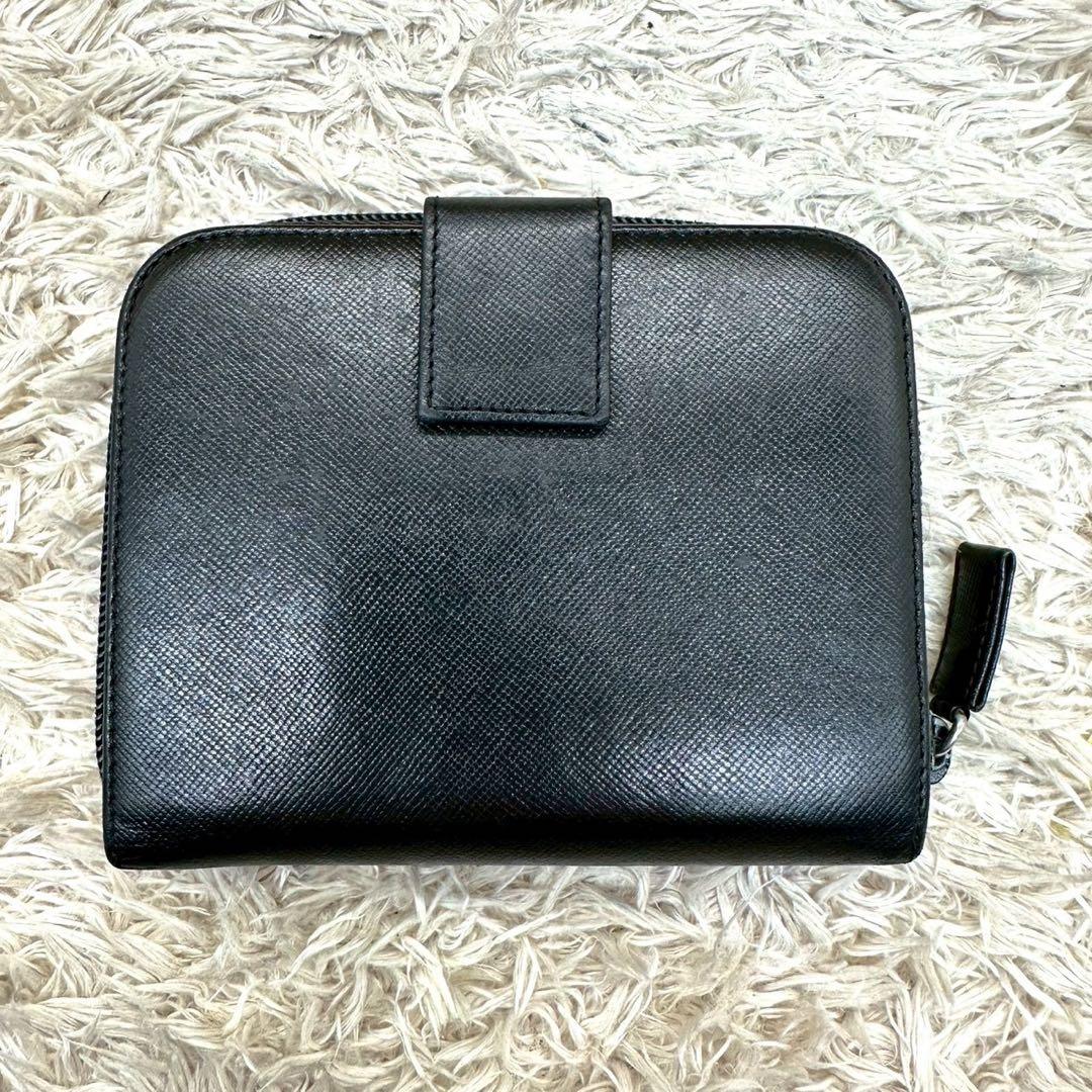 【美品】PRADA 二つ折り 三角プレート サフィアーノ レザー 黒 ブラック
