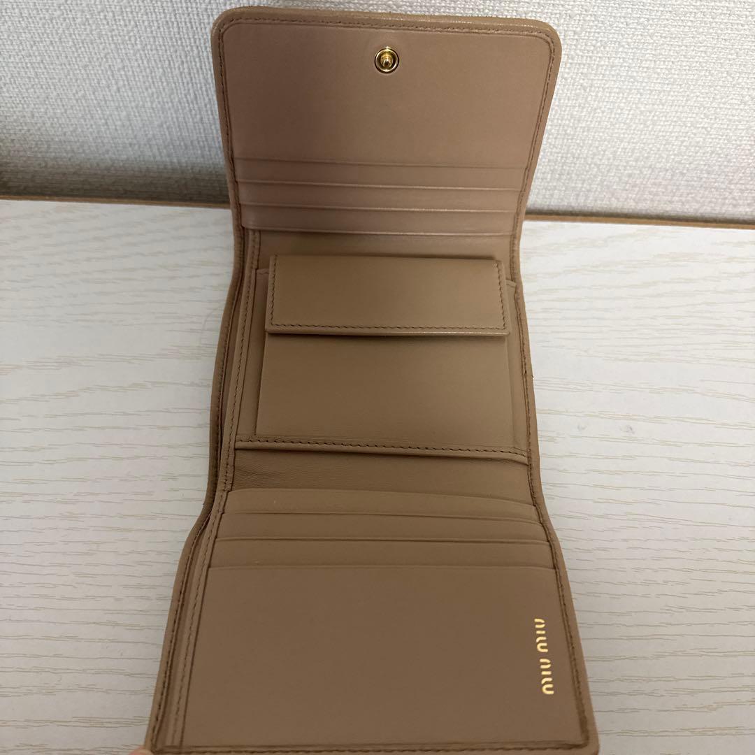 miumiu 財布 マテラッセ 3つ折り財布 ピンクベージュ