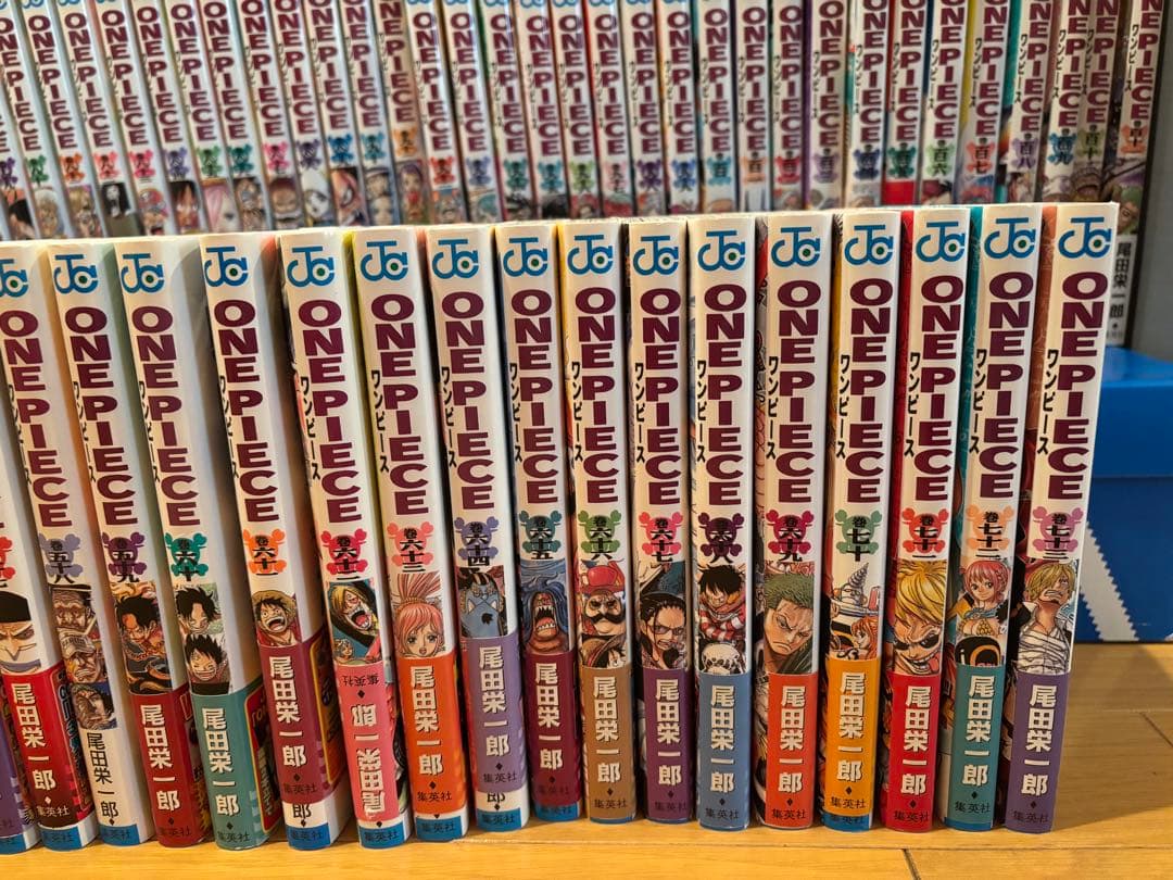 【中古品美品】ワンピース　42巻〜45巻、49巻〜111巻➕劇場限定版4冊付
