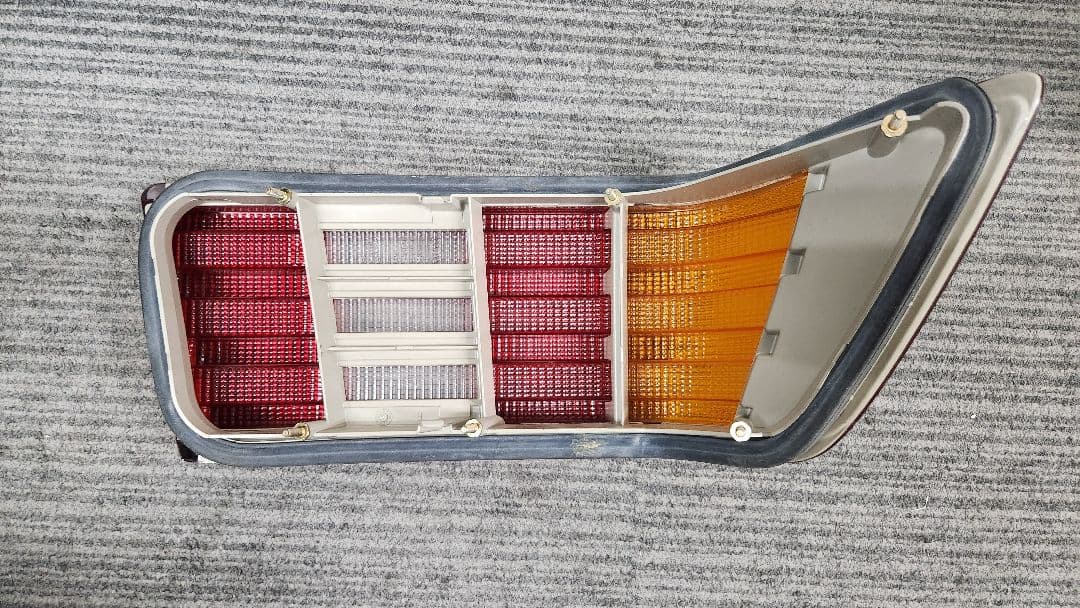 メルセデスベンツSL／R129純正テールレンズ左右セット