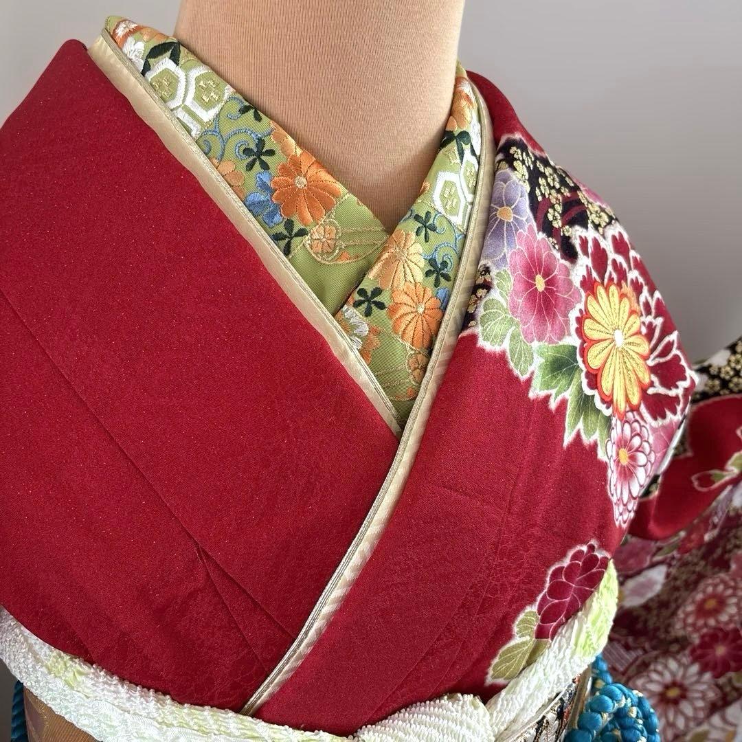 未使用に近い　豪華正絹フルセット　王道古典柄　赤色　花柄刺繍　金彩　成人式に