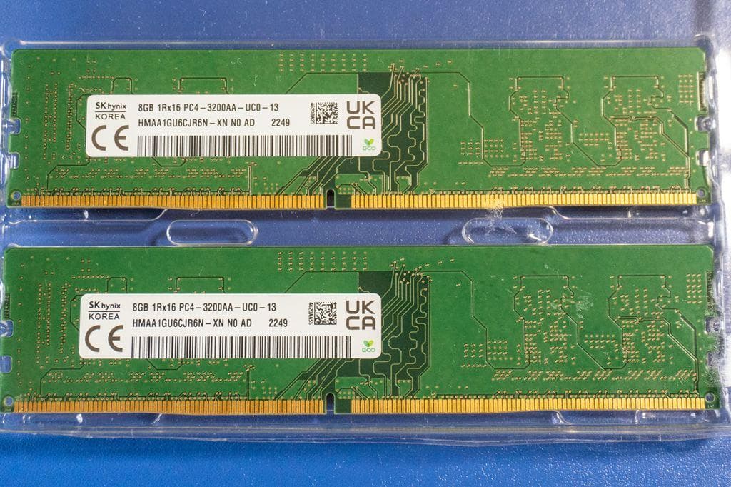 SK hynixメモリDDR4 3200MHz 8GB x 2枚 (16GB)