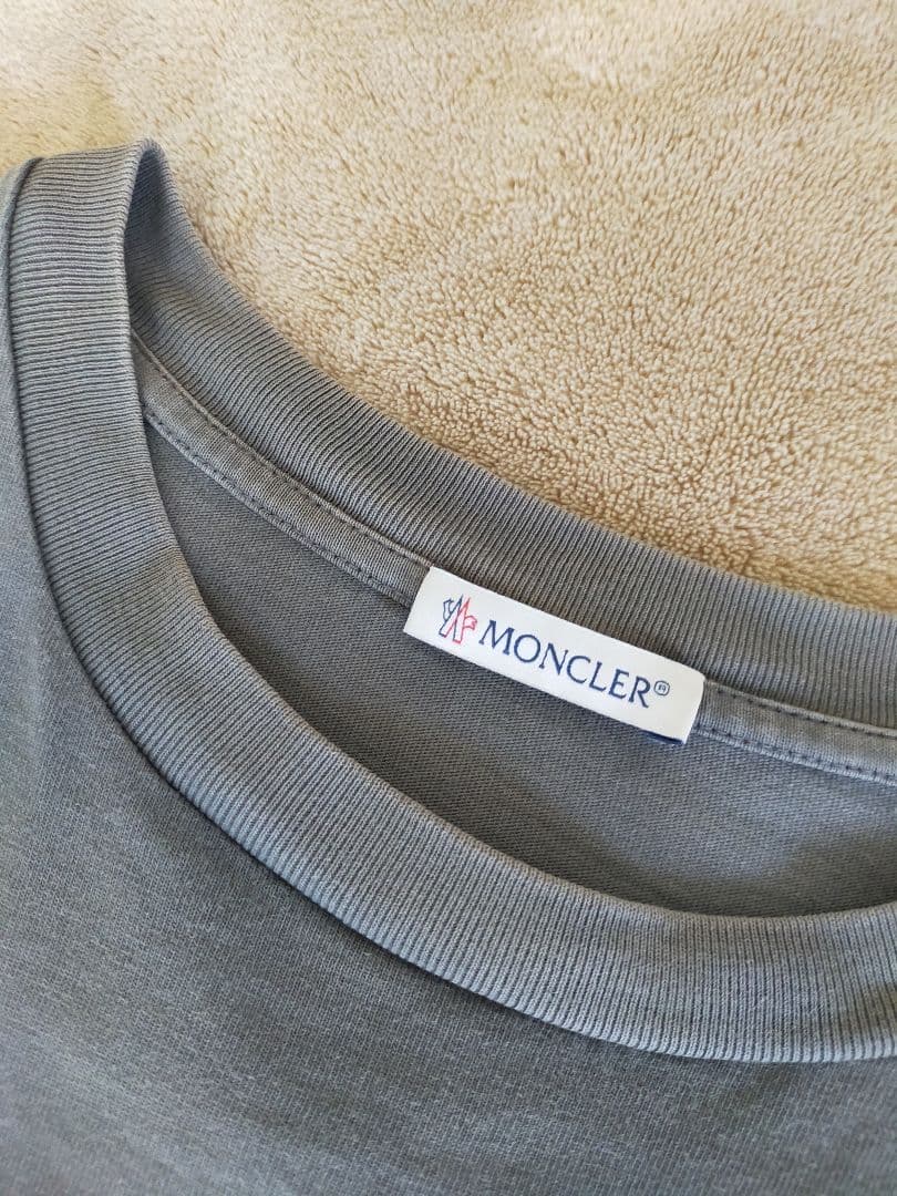 MONCLER モンクレール ロゴプリント入り半袖Tシャツ Cグレー Mサイズ