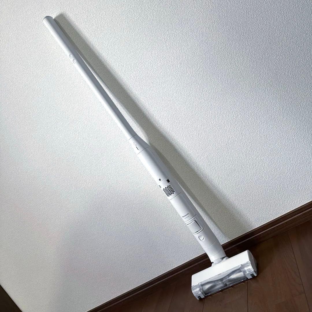 Panasonic セパレート型コードレススティック掃除機　MC-NS100K