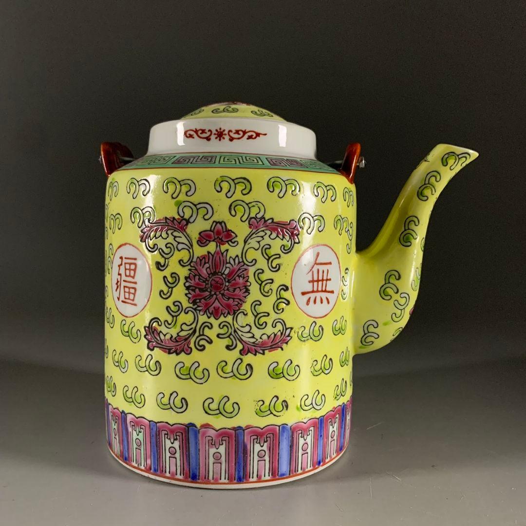 景徳鎮 黄地万寿無疆提梁壺 茶壺 陶磁器 装飾品 現代工芸品 美術品 置物
