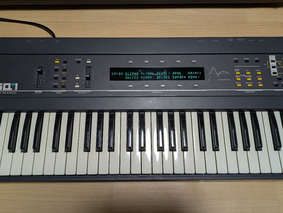 ENSONIQ ESQ-1 シンセサイザー