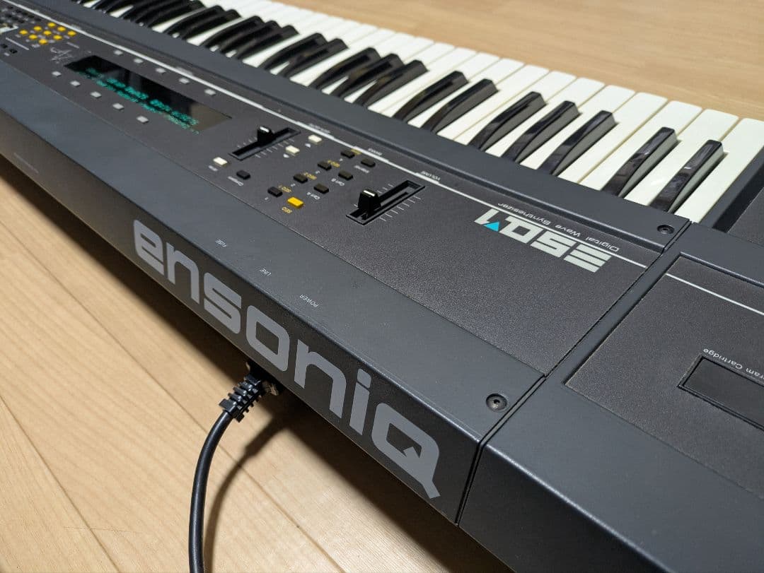 ENSONIQ ESQ-1 シンセサイザー