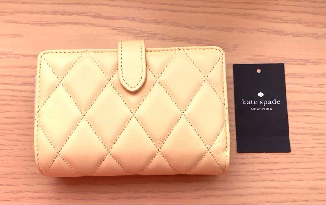 kate spade イエローベージュ キルティング 二つ折り財布