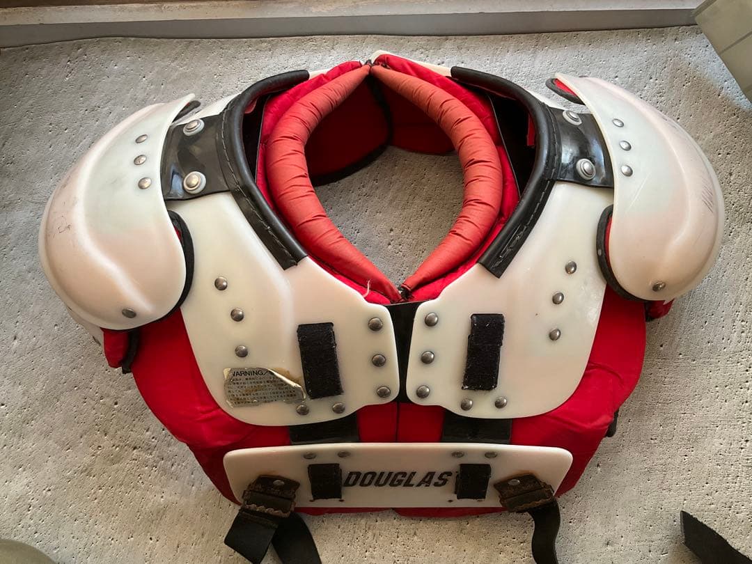 アメリカンフットボール ショルダーパッド アメフト　防具　ダグラスsサイズ