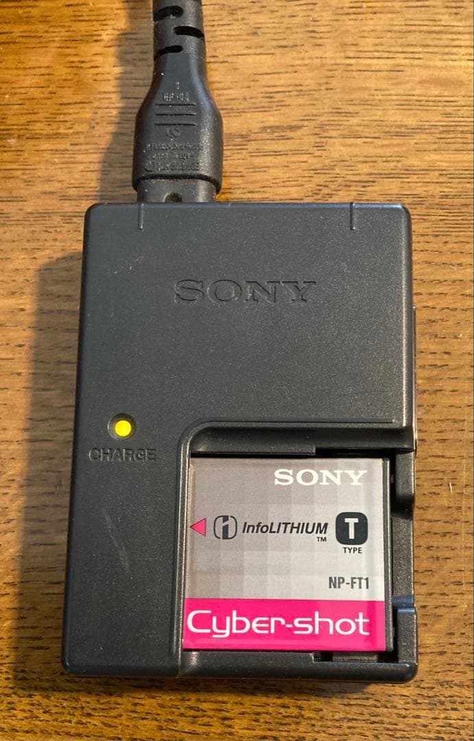ソニー サイバーショットSony Cyber-shot DSC-T10 デジカメ