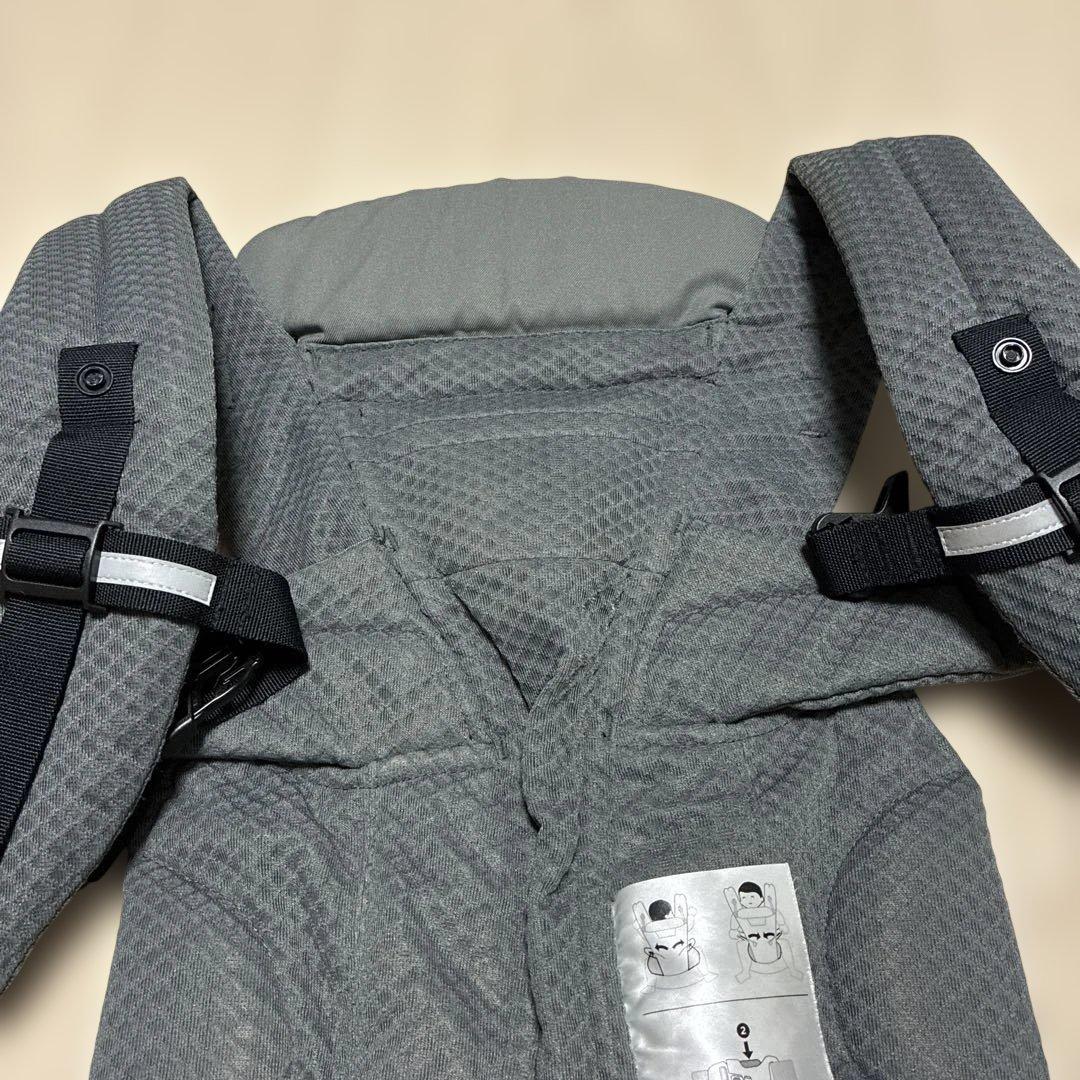 美品　エルゴの抱っこひも　オムニブリーズ　グラファイトグレー　メッシュ