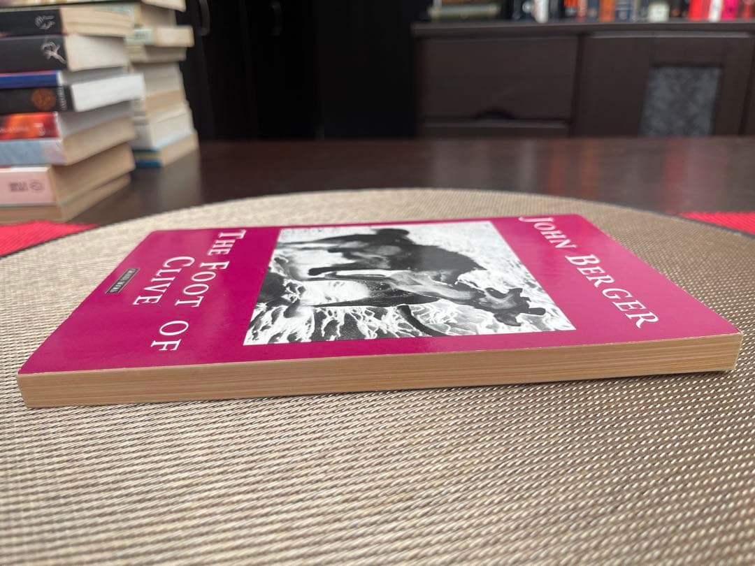 洋書 The Foot of Clive by John Berger