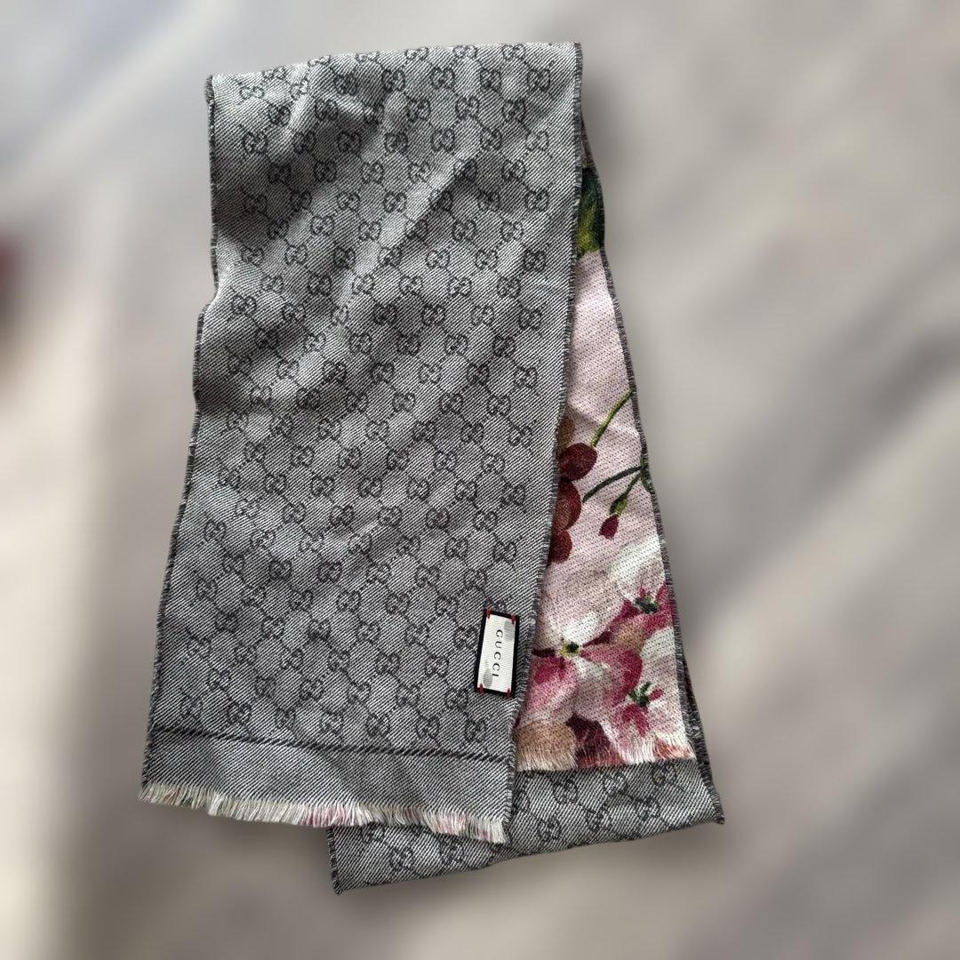 GUCCI リバーシブル スカーフ、マフラー、 グレー 花柄