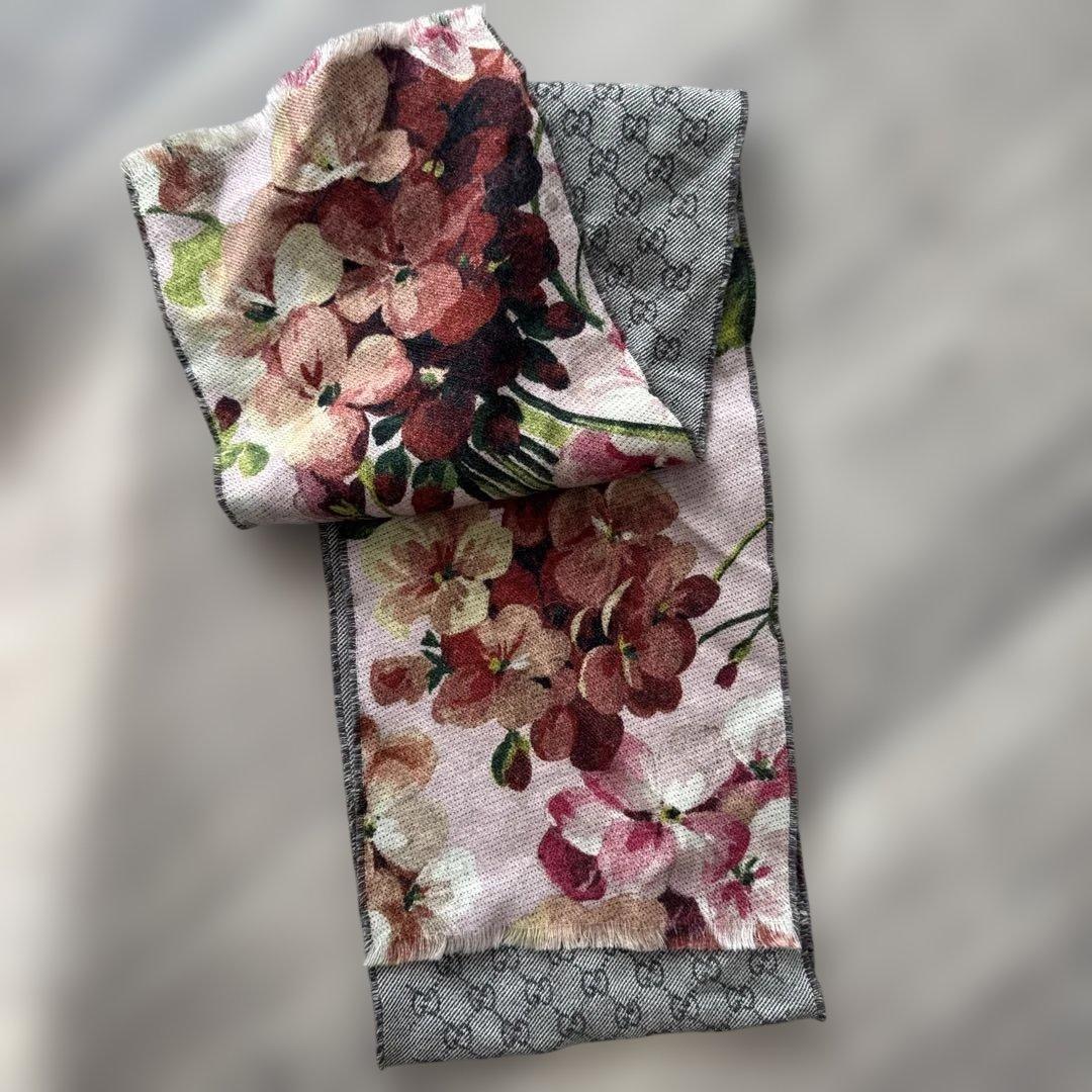 GUCCI リバーシブル スカーフ、マフラー、 グレー 花柄