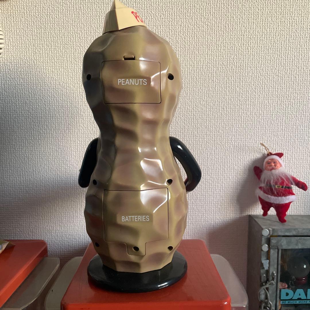 目力すごい！トーキングピーナッツディスペンサー